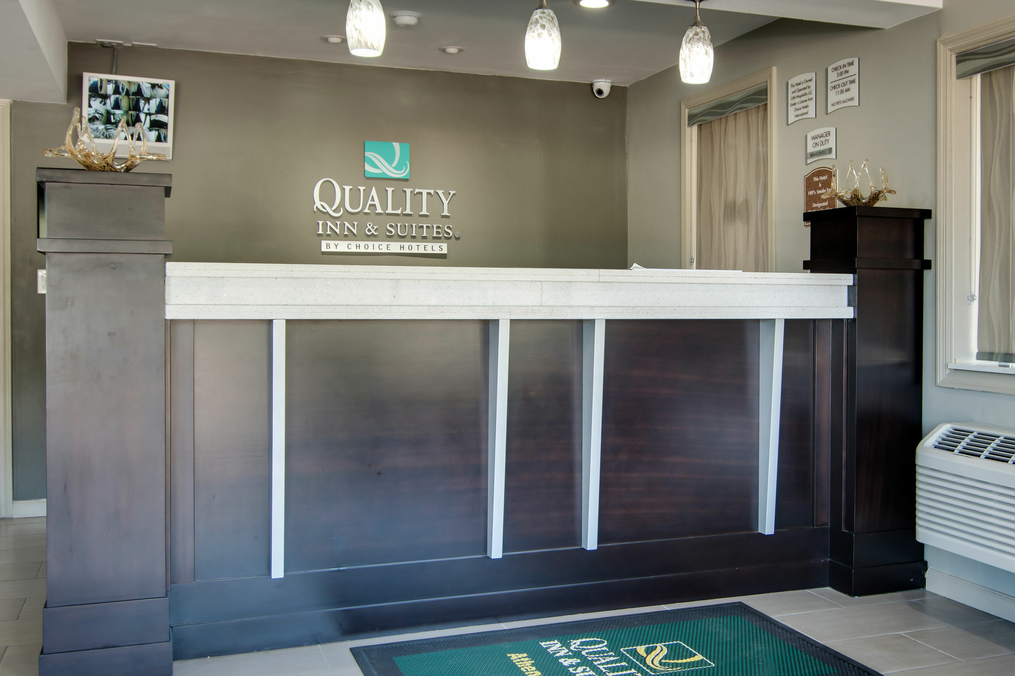 Quality Inn & Suites Athens University Area Экстерьер фото
